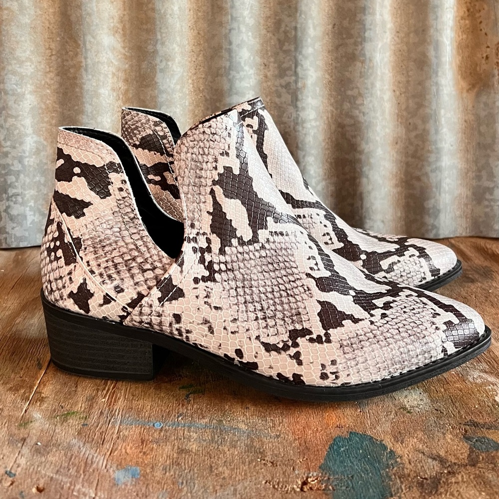 Beige/Black faux snakeskin Steve Madden Heeled Boots